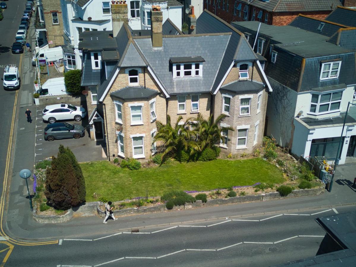 Spacious Flat In Sleeps 6 Near To *